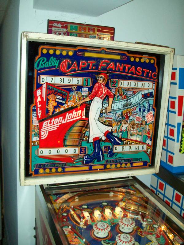 Silverball Mania - Bally Captain Fantastic Pinball